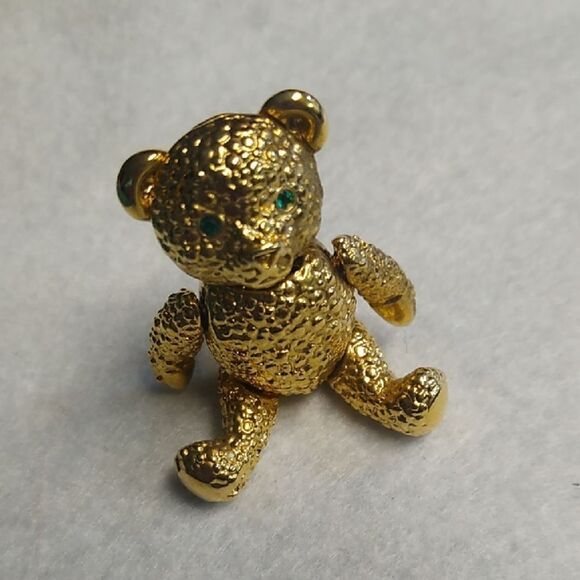 Gold Tone Metal Textured Jointed Teddy Bear Brooch w/ Green Accents Cottagecore - Picture 1 of 8